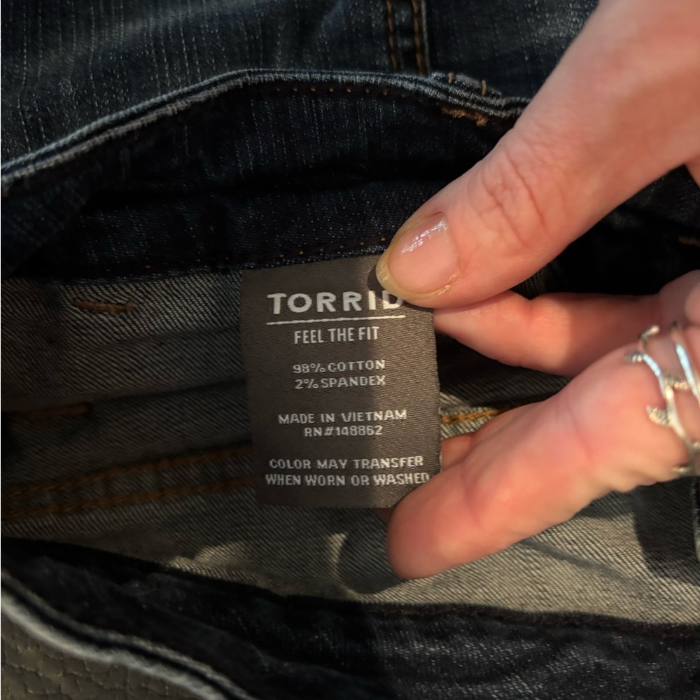 Torrid Feel the Fit 3.5 Inch Stretch High Rise Shorts, Denim, Jean-Size 12 - Picture 6 of 6